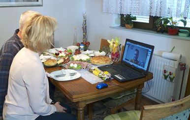 Obitelj Kajinić za stolom (Foto: Dnevnik.hr)