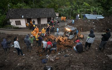 U odronu zemlje u Kolumbiji zatrpano osam kuća (Foto: AFP) - 4