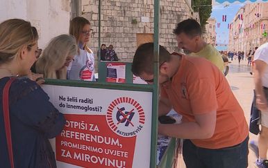 Potpisivanje na referendumu (Foto: Dnevnik.hr) - 1