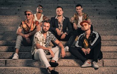 Matija Cvek s bendom