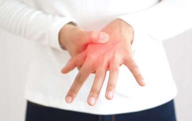 Farmakološko, nefarmakološko ili biološko – kako različite vrste liječenja pomažu kod psorijatičnog artritisa?