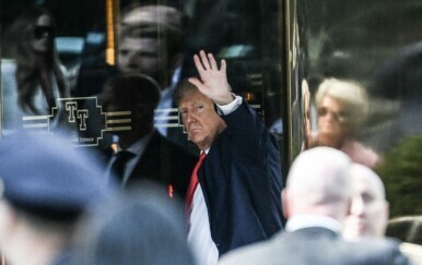 Donald Trump ispred Trump Towera u New Yorku