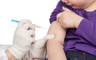 Dijete prima cjepivo, ilustracija