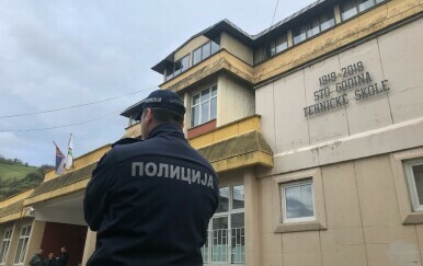 Evakuacija škole u Novom Pazaru
