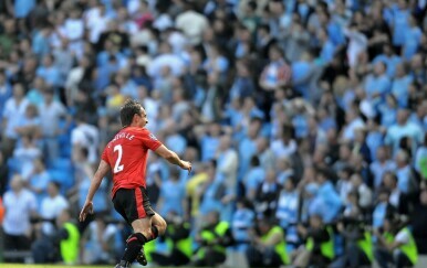 Gary Neville pred navijačima Manchester Cityja