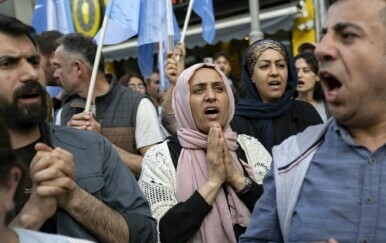 Prosvjedi i uhićenja u Turskoj nakon što je oduzet mandat kurdskom gradonačelniku