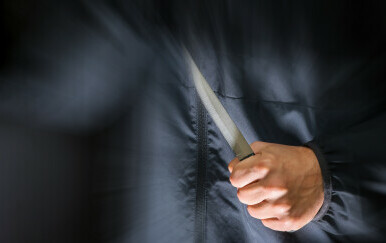 Nasilnik zaposlenicama prijetio nožem