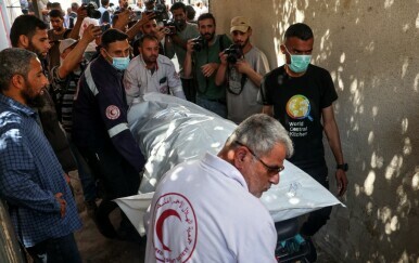 Tijelo jednog od humanitarnih radnika ubijenih u izraelskom napadu