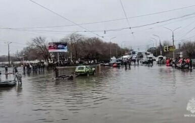 Zbog poplave evakuirani stanovnici ruskog grada Orska