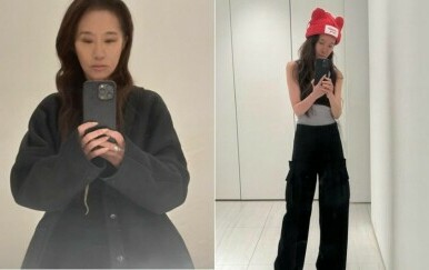 Modna dizajnerica Vera Wang kako pozira pred ogledalom