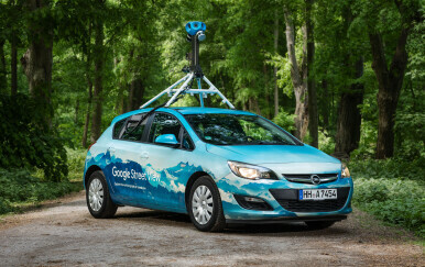Google snimio golog muškarca u dvorištu: Sada mu moraju platiti odštetu