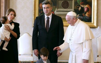 Andrej Plenković i supruga Ana Maslać Plenković s djecom - 2