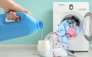 Perilica rublja i deterdžent za pranje rublja