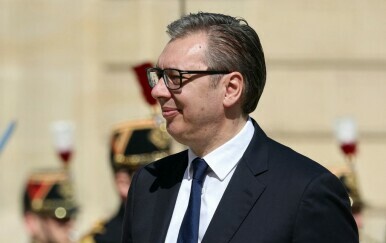 Vučić u ulozi TikTokera: Ništa ljepše nego majoneza i parizer", "Škoda je skuplja od 500 eura, ne prodajem ju"