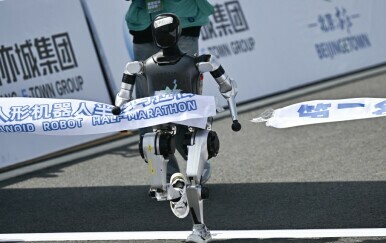 Robot trči maraton