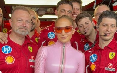 J. Lo u Ferrarijevoj garaži