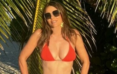 Elizabeth Hurley - 2