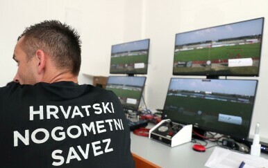 VAR sudac Ivan Bebek