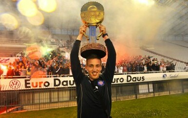 Mario Maloča kao kapetan Hajduka s Kupom 2013. godine