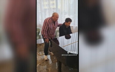 Za glasove se bore i na društvenim mrežama: Političari u kampanji pjevaju, kuhaju, padaju...
