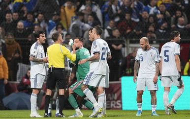 Talijanska javnost posebno se obrušila na Alessandra Bastonija: "Kakva budala, gotov je"