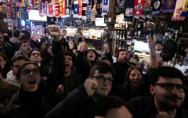 VIDEO BiH euforično dočekala plasman na Svjetsko prvenstvo, tisuće slavile na ulicama