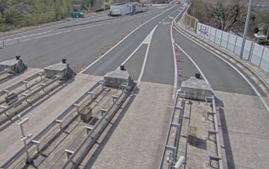 Olujni vjetar ponovno radi probleme. Bura sve jače puše, a najgore se tek očekuje