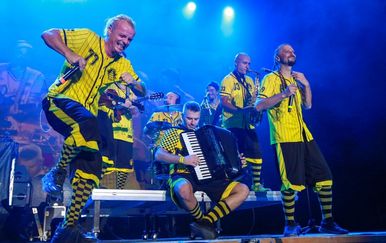 Kviz ''Nastavi stihove pjesama Dubioze kolektiv''