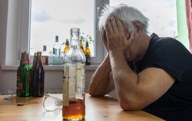 Kronični alkoholizam: Simptomi koji otkrivaju da je stanje već ozbiljno