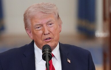 Donald Trump na uskrsnom ručku u Bijeloj kući ponizio Emanuela Macron