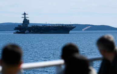 USS Gerald R. Ford napustio sidrište Gradske luke Split