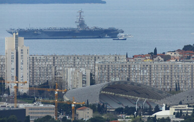 USS Gerald R. Ford napustio sidrište Gradske luke Split