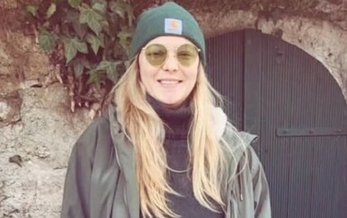 Zvijezda Kumova objavila šaljivu trudničku fotografiju: "Prodajem kauč na Marketplecau"