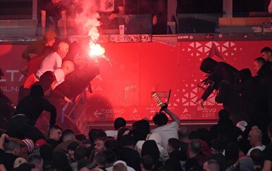 Kaos u Beogradu! Poruke o Zagrebu, Splitu i Tuđmanu obilježile kaotičan derbi