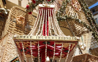 Katedrale od kruha visoke 10 metara: Nevjerojatne građevine koje svake godine niču na jugu Italije