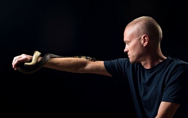 VIDEO Ovog čovjeka ugrizlo je više od 200 zmija