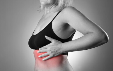 Bolovi ispod lijevog rebra: Što može biti uzrok i kada odmah potražiti liječničku pomoć?