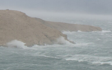 Bura odsjekla Pag, vatrogasac prevezao pacijenta u autu: "Bilo je to instinktivno"