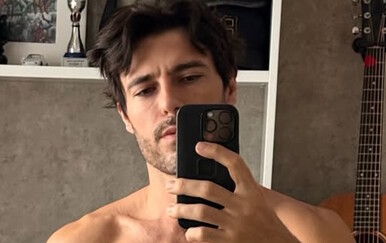 Pedro Soltz pozirao bez majice