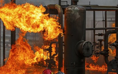 U ukrajinskim napadima dronovima zapaljena ruska naftna postrojenja