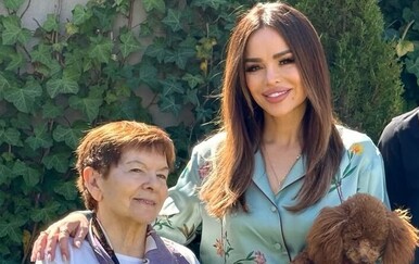 Severina za Uskrs podijelila fotografiju na kojoj pozira s majkom Anom i sinom Aleksandrom