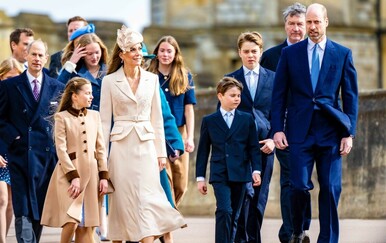 Kraljevska obitelj na ukrsnoj misi