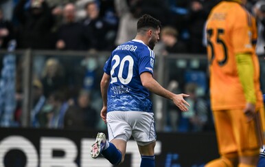 VIDEO Martin Baturina dobio poseban dres Comoa: Pogledajte kako je nastao!