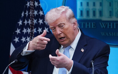 Trump prijeti da bi "cijeli" Iran mogao biti uništen u utorak navečer