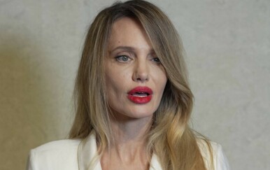 Angelina Jolie izazvala teorije zavjere: Fanovi uvjereni da ju je zamijenila dvojnica