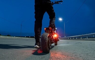 U ranu zoru policija zaustavila potpuno pijanog dječaka na romobilu