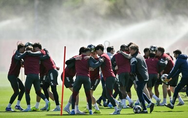 Bizarne scene s treninga Arsenala obišle Europu: Pogledajte što su radili u krugu