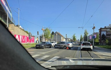 Nesreća u centru Zagreba: "Izgleda da je taksist izletio, ogromna je gužva"