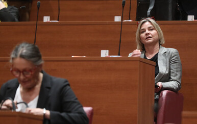 Sandra Benčić prozvala Plenkovića da ne zna računati: "Malo ste zbunjeni. Kol'ko je to? Ajmo digitron"