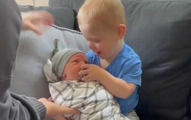 Mališani dobili prinove, roditelji pokazali zašto moraju imati nadljudske reflekse